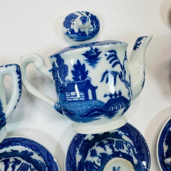 Vintage 1940’s Blue Willow Child’s Tea Set - Picture 3 of 10